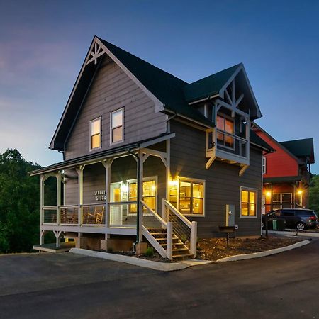 Liberty Lodge - Family Getaway With Pool, Hot Tub, Arcade & Dogs Pigeon Forge Luaran gambar